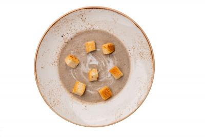Крем-суп грибной на кокосовом молоке с чесночными гренками 