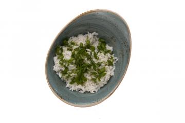 Рис с пряным маслом и зелёным луком